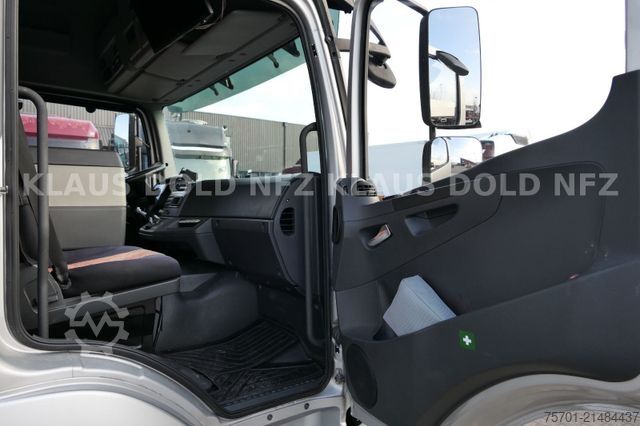 Car carrier truck MERCEDES-BENZ Atego geschloss. Autotransporter komplettzug