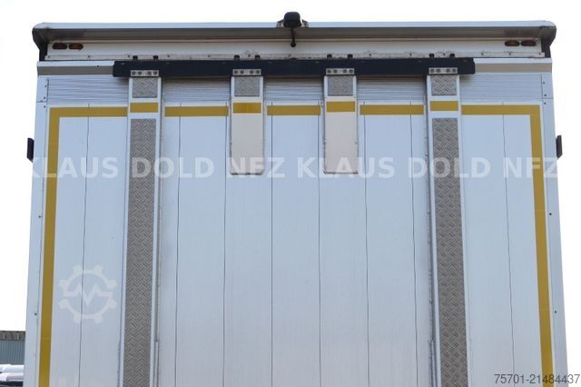 Car carrier truck MERCEDES-BENZ Atego geschloss. Autotransporter komplettzug