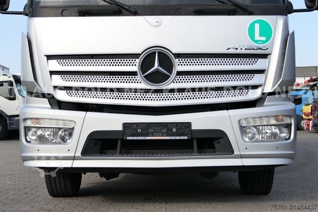 Car carrier truck MERCEDES-BENZ Atego geschloss. Autotransporter komplettzug