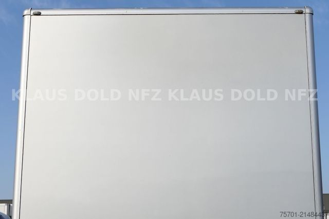 Car carrier truck MERCEDES-BENZ Atego geschloss. Autotransporter komplettzug