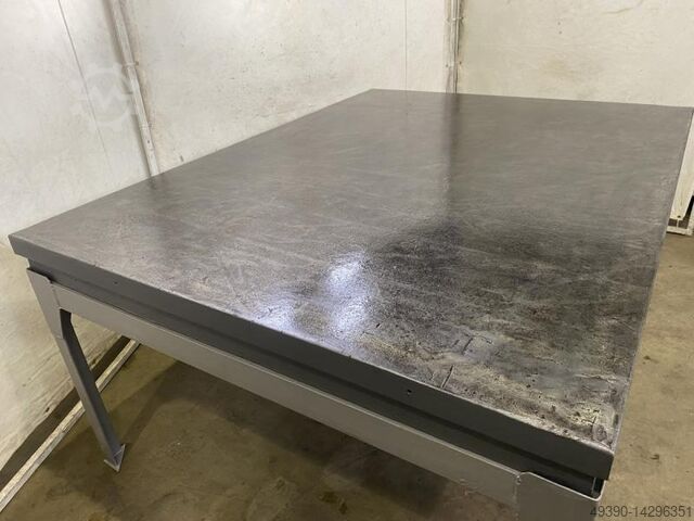 Straightening and welding plate made of steel cast iron and grey cast iron, heavily ribbed, cast pla  2000x1500