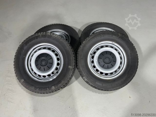 Kleinbus VOLKSWAGEN CRAFTER AUTOMATIK 8 SITZER STANDHEIZUNG KAMERA