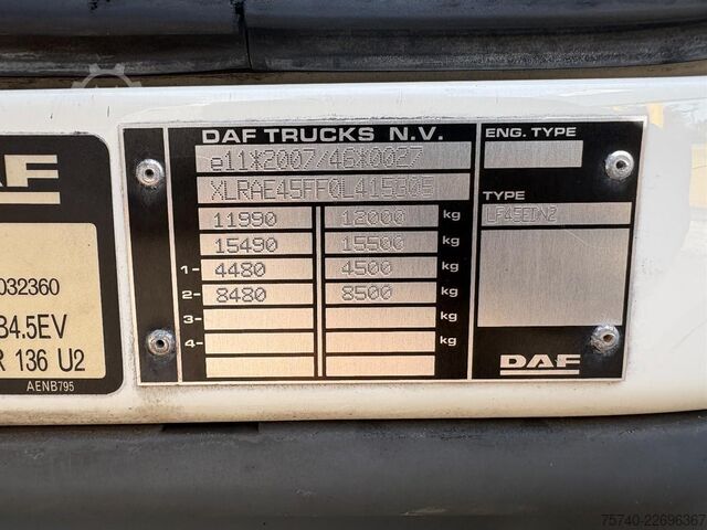 Box body DAF LF 45.180 + euro 5 + 12ton + 5.58m box + lift