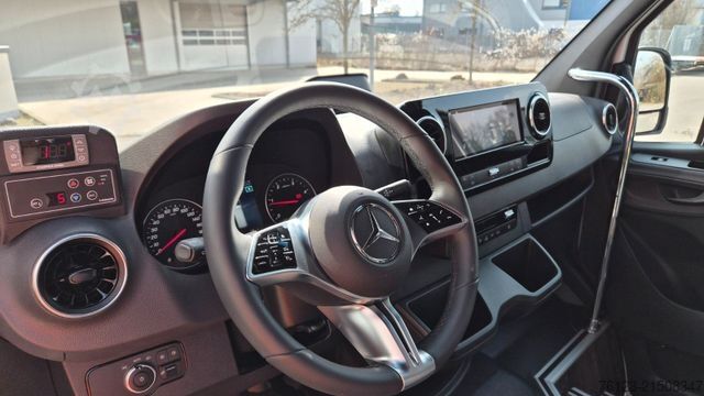 Minibus MERCEDES-BENZ 519  Allrad 4 x 4 Lagerfahrzeug Stock 20 Sitzer