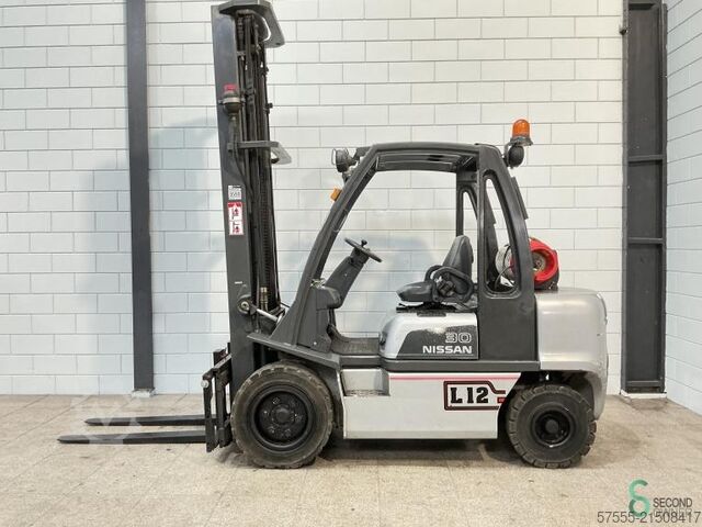 Forklift Nissan UGD 02 A 30 PQ