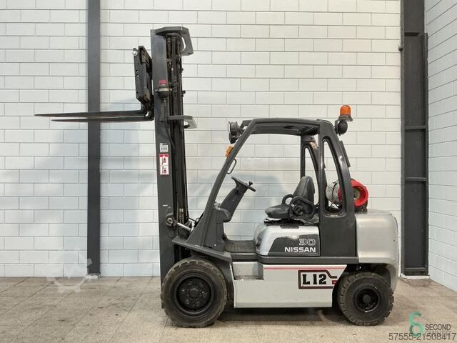 Forklift Nissan UGD 02 A 30 PQ