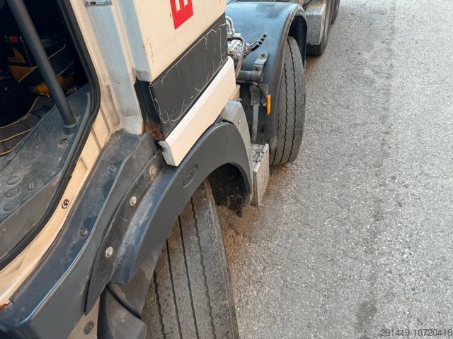 Spezial-LKW MERCEDES-BENZ Actros 3243 8x4 BB Silo Austeller Bj 2002