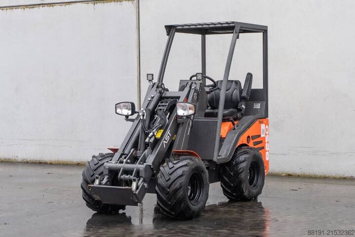 Mini-Lader Castloaders 825D