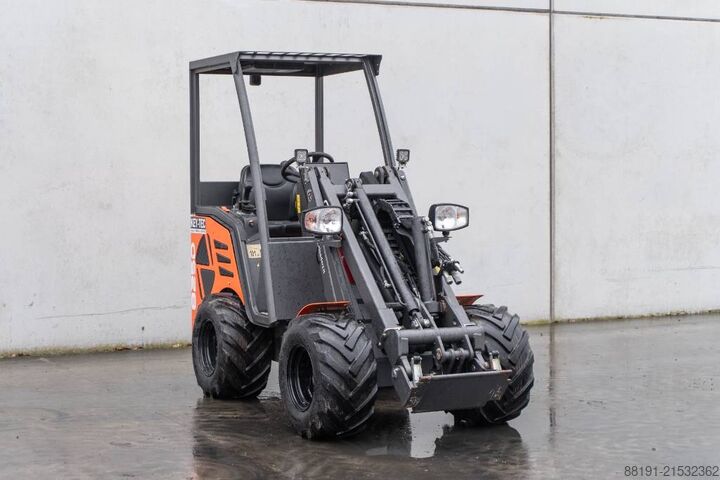 Mini-Lader Castloaders 825D