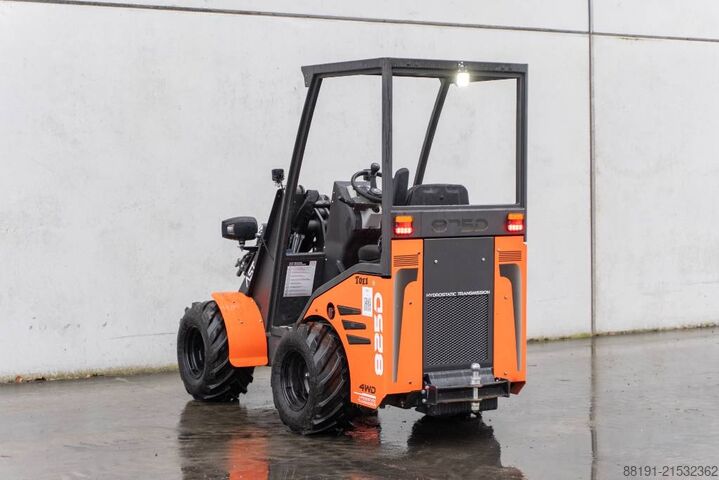 Mini-Lader Castloaders 825D