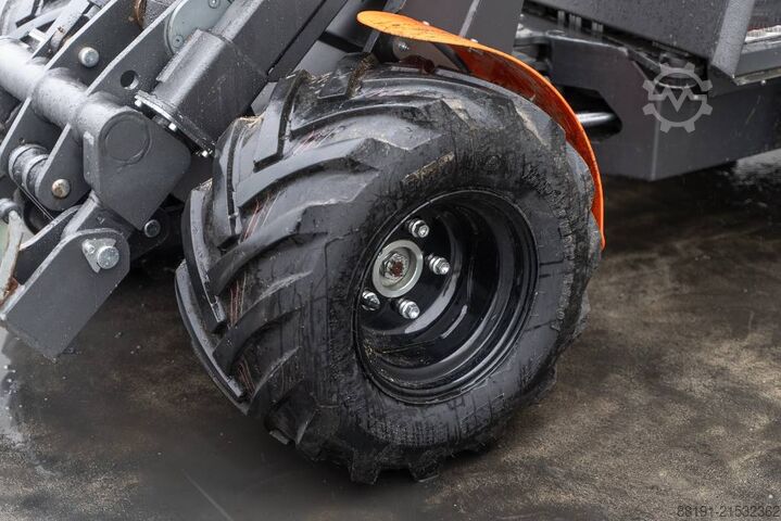 Mini-Lader Castloaders 825D