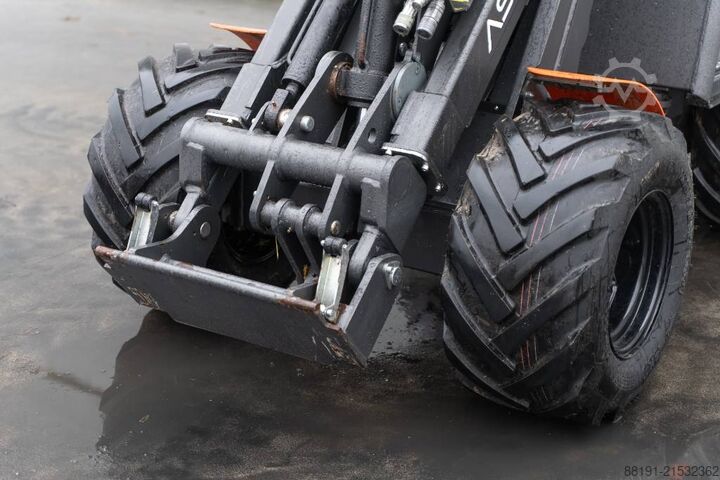 Mini-Lader Castloaders 825D