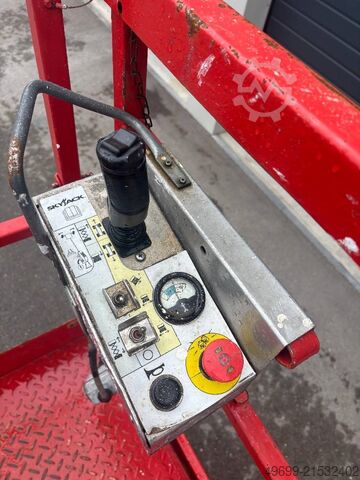 Scissor lift SkyJack SJ 4620 8,10m Elektro Scherenarbeitsbühne