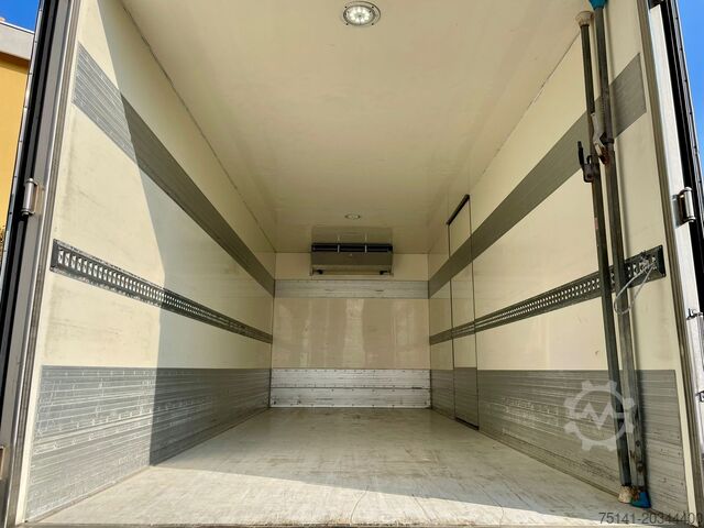 2-axle tractor Isothermal Refrigerated Renault Midlum 270.16