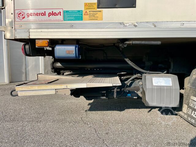 2-axle tractor Isothermal Refrigerated Renault Midlum 270.16