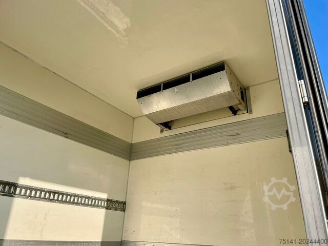 2-axle tractor Isothermal Refrigerated Renault Midlum 270.16