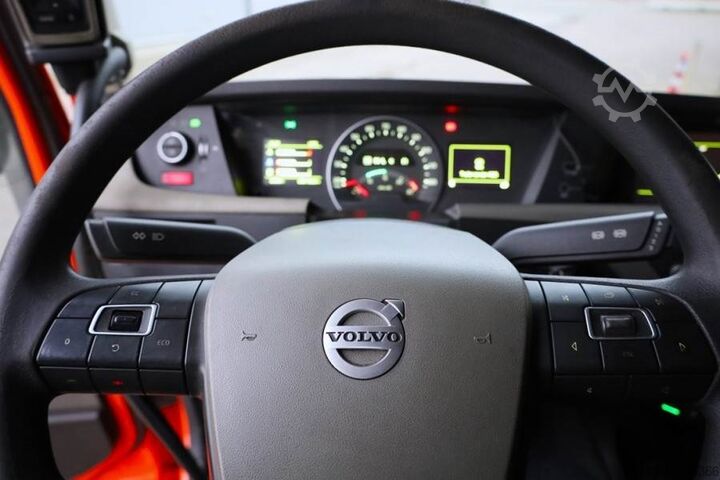 All-Terrain-Kran Volvo FH12 With Cormach 135t/m Crane Volvo FH12 10x4 Wit