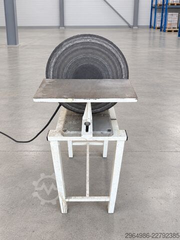 Cylindrical grinding machine  