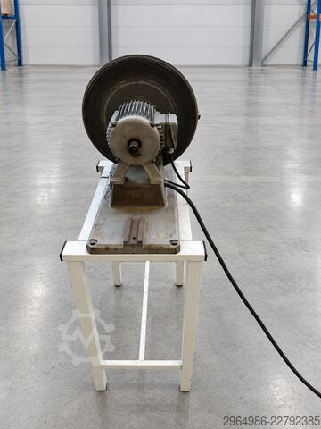 Cylindrical grinding machine  