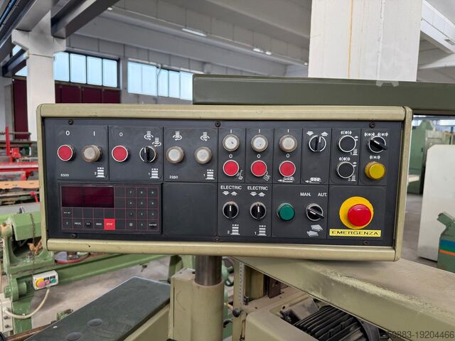 Machining center for angle windows SCM Multiflex