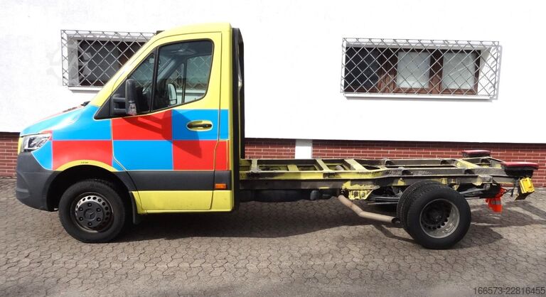 Transporter Fahrgestell MERCEDES-BENZ Sprinter 516 Automatik Klima zwillingsbereift