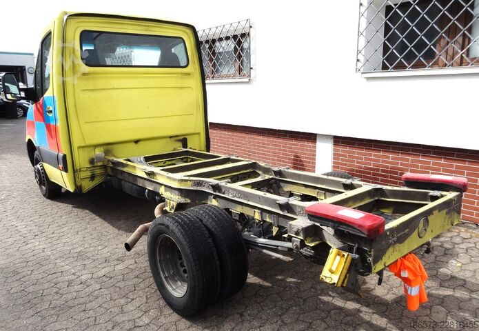 Transporter Fahrgestell MERCEDES-BENZ Sprinter 516 Automatik Klima zwillingsbereift