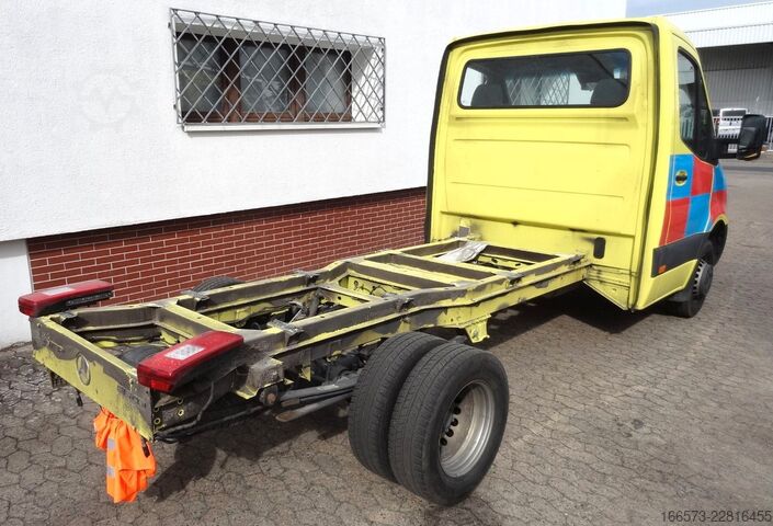 Transporter Fahrgestell MERCEDES-BENZ Sprinter 516 Automatik Klima zwillingsbereift