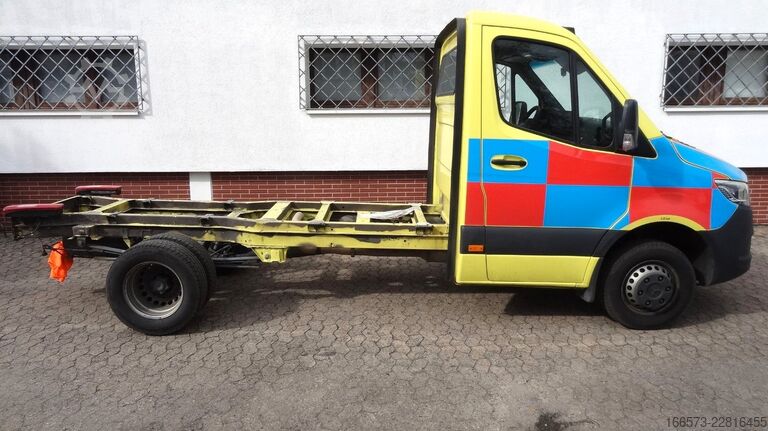 Transporter Fahrgestell MERCEDES-BENZ Sprinter 516 Automatik Klima zwillingsbereift