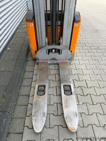 Pedestrian Stacker Still EGV14