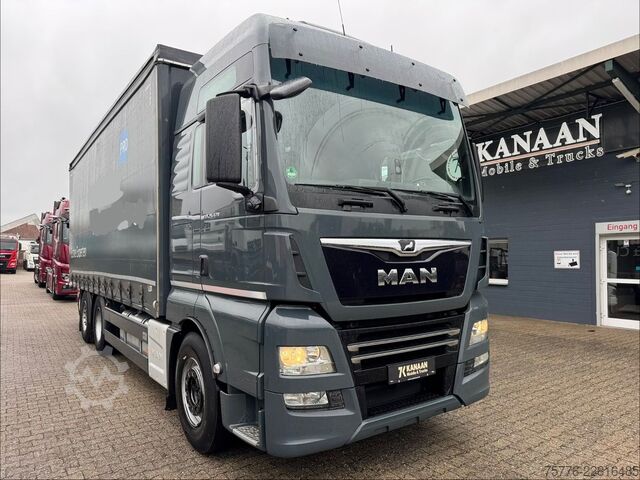 Flatbed truck with tarp MAN 26.470 XXL TGX  Mitnahmestapler Moffett M4 NX