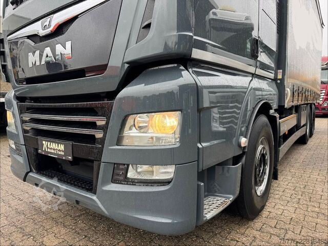 Flatbed truck with tarp MAN 26.470 XXL TGX  Mitnahmestapler Moffett M4 NX