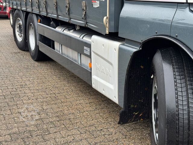 Flatbed truck with tarp MAN 26.470 XXL TGX  Mitnahmestapler Moffett M4 NX
