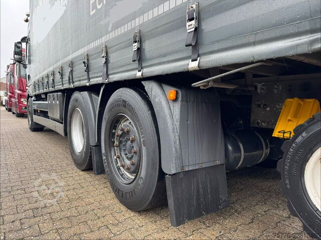 Flatbed truck with tarp MAN 26.470 XXL TGX  Mitnahmestapler Moffett M4 NX