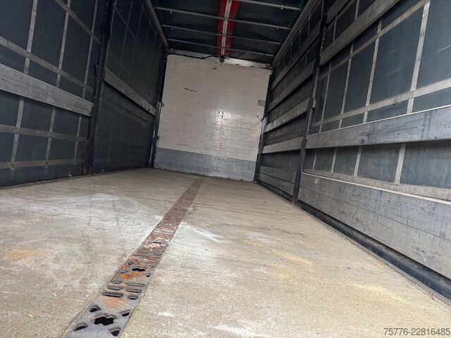 Flatbed truck with tarp MAN 26.470 XXL TGX  Mitnahmestapler Moffett M4 NX