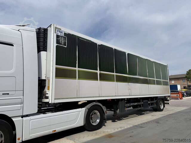 Reefer semitrailer SCHMITZ SK010 Iso-Therm-Koffer 11.60m + Carrier