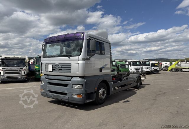 2001 MAN 18.413 FLLC 4x2 BDF+HB MAN 18.413 4x2 WB LKW AHK