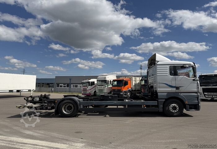 2001 MAN 18.413 FLLC 4x2 BDF+HB MAN 18.413 4x2 WB LKW AHK
