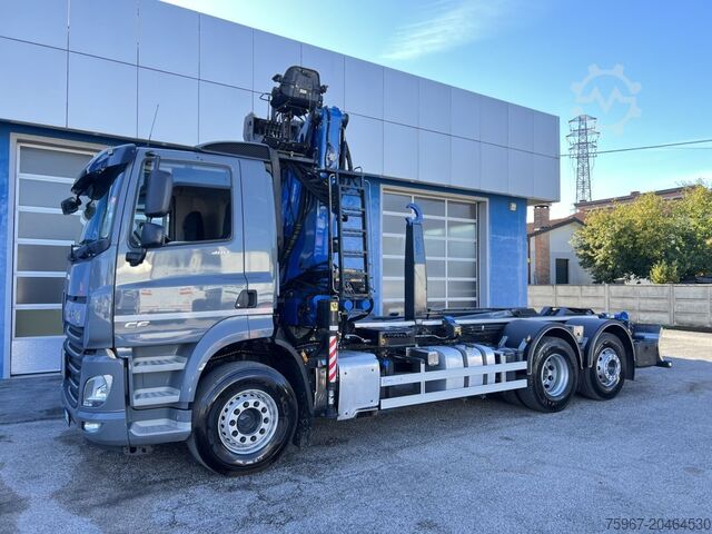 Hooklift truck with crane DAF CF 480