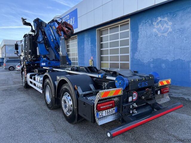 Hooklift truck with crane DAF CF 480