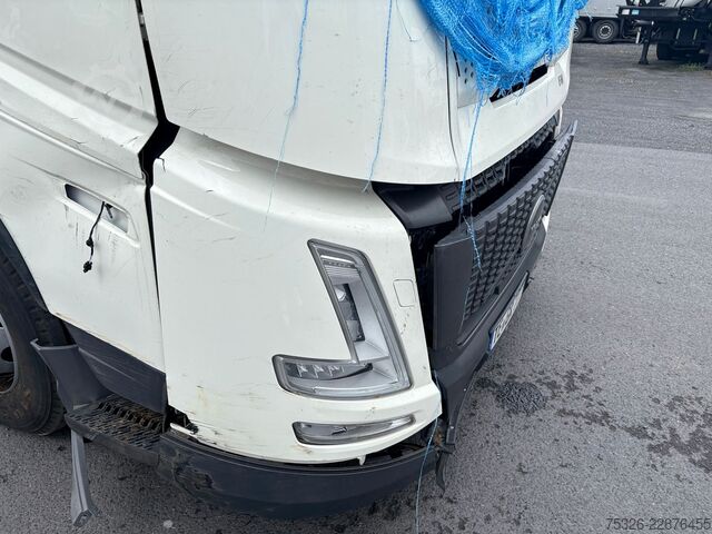 Standard tractor unit VOLVO FH 500 4x2, Globetrotter XL Aero, UNFALL