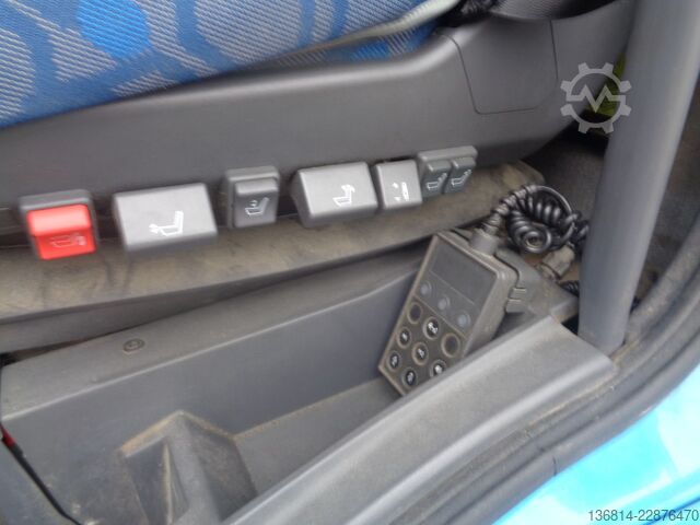 Curtain sider van IVECO 80E17 / EU3. 1. Hand