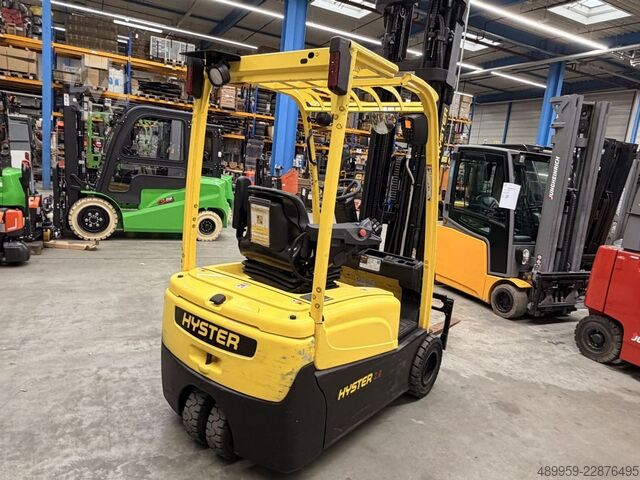 Electric 3-wheel forklift Hyster J2.0 XNT