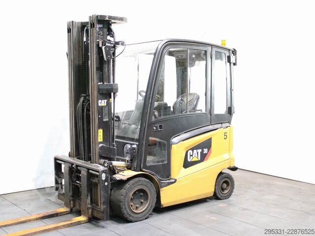Electric 4-wheel forklift Caterpillar EP 30 CN