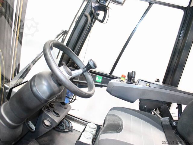 Electric 4-wheel forklift Carer A 80-900X