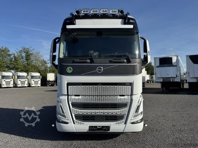 Standard SZM Volvo FH 500 Globe XL Retarder I-Park Cool