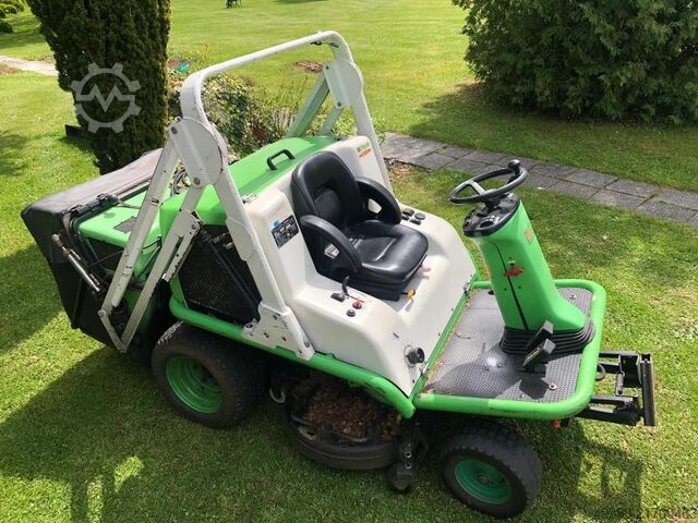 Lawn mower, ride-on mower, large area mower with grass catcher and hydraulic high-dump, golf course  ETESIA Hydro 124 DS