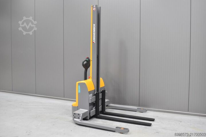 Manual pallet jack Jungheinrich EMC B10