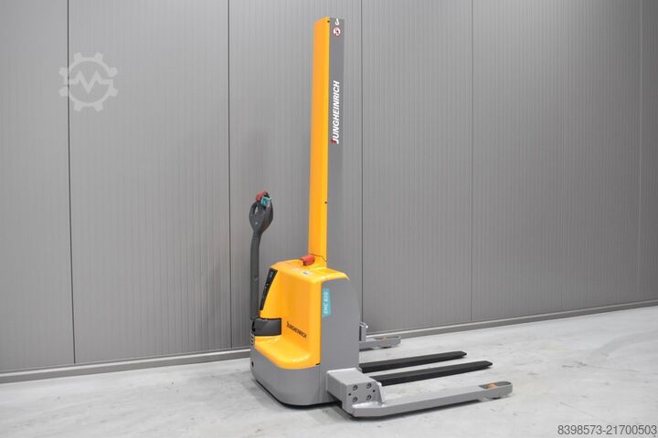 Manual pallet jack Jungheinrich EMC B10
