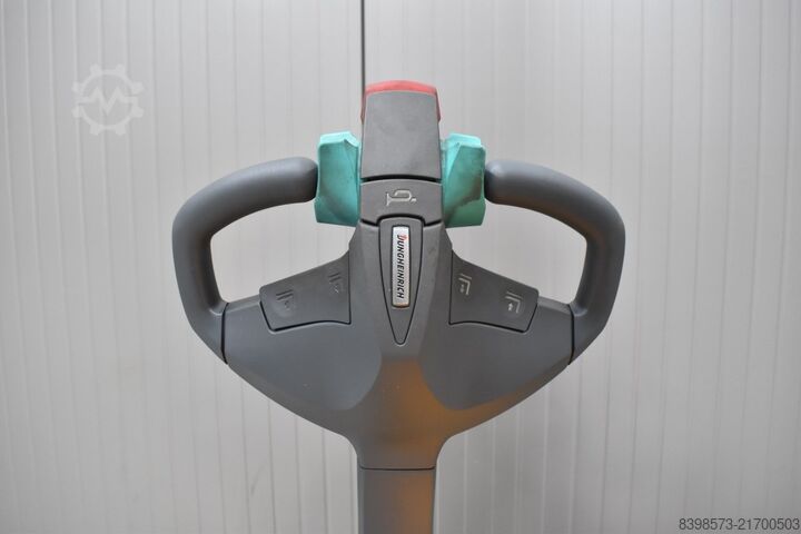 Manual pallet jack Jungheinrich EMC B10
