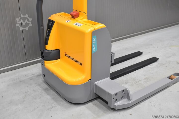 Manual pallet jack Jungheinrich EMC B10